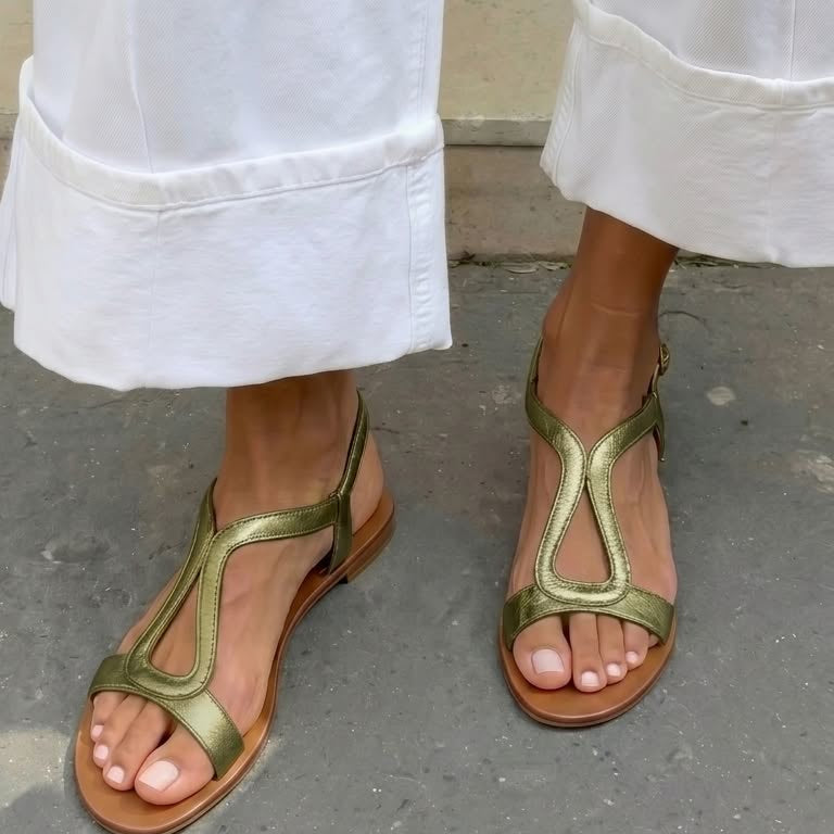 Sandales Plates Dorées à Bride Arrière et Découpes