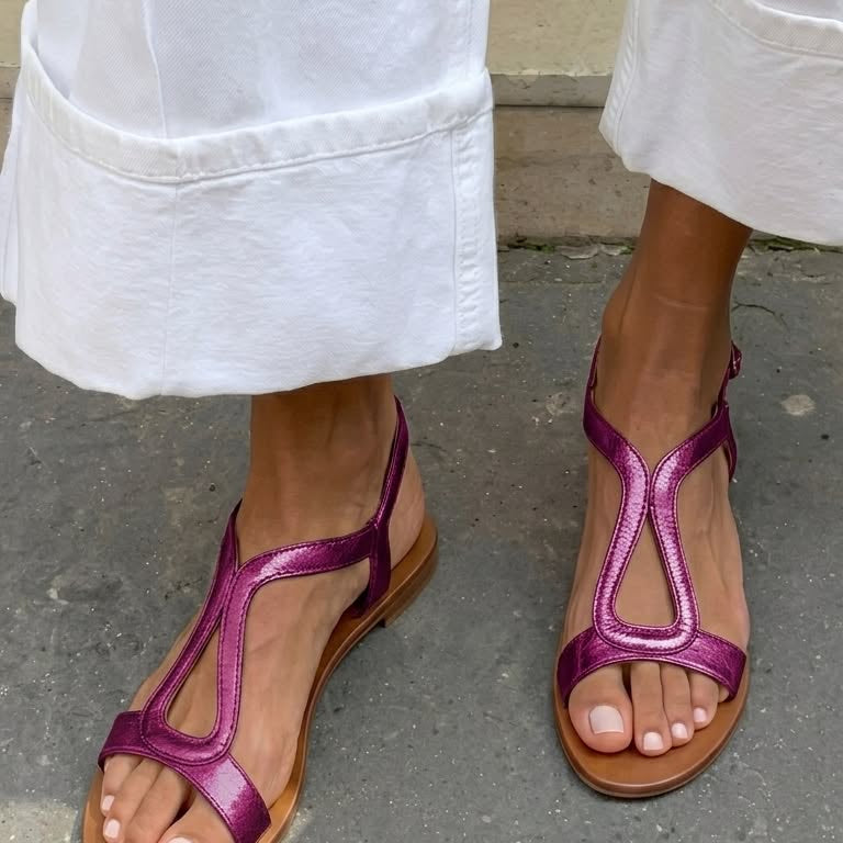 Sandales Plates Dorées à Bride Arrière et Découpes